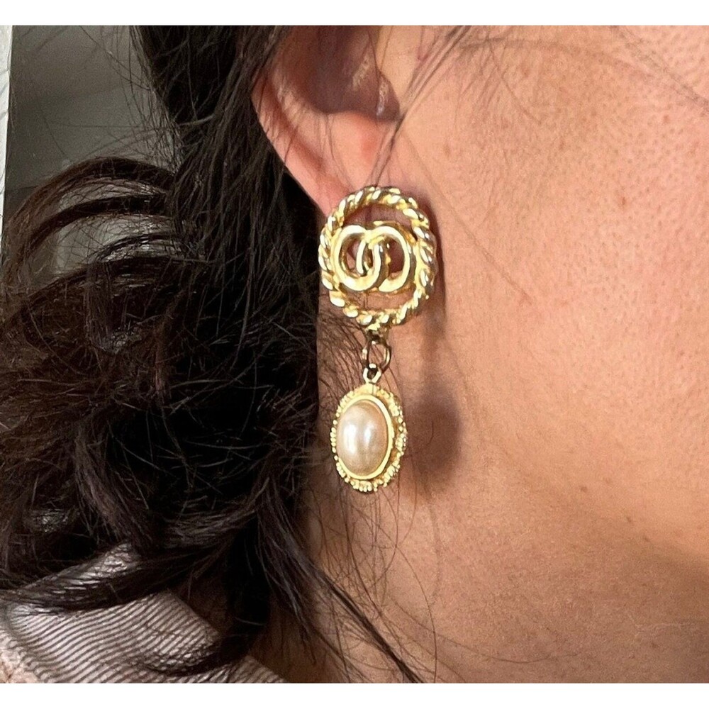 Vtg Stunning RARE Statement Pearl Drop Dangle gold tone infinity Gift Large - Picture 2 of 6